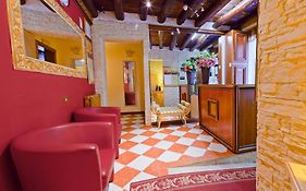 Hotel Henry